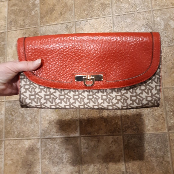 DKNY Jacquard Fabric Convertible Leather Clutch Logo Bag. - Picture 3 of 8